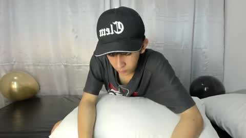 Julian online show from May 2026 06:50:02 PM