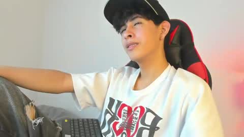 Julian online show from May 2026 07:43:02 PM