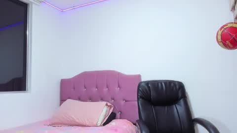 juliana Aristizabal  online show from October 2025 12:11:02 AM