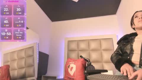 juliana_js_ online show from September 2025 11:54:01 AM