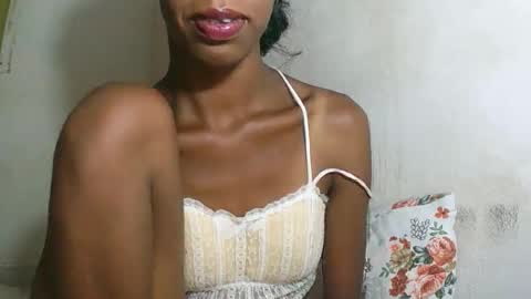 Snapshot of julianahsexy27 chatting on February 2026 07:54:01 PM Nathie online show from February 2026 07:54:01 PM