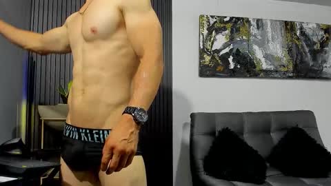 Julian online show from November 2025 12:32:02 AM