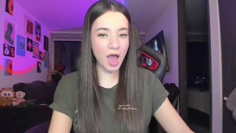 Snapshot of julidavila chatting on April 2026 12:30:02 AM Jeimy Help me to reach 100 thumbs up online show from April 2026 12:30:02 AM