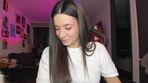Snapshot of julidavila chatting on April 2026 01:28:02 AM Jeimy Help me to reach 100 thumbs up online show from April 2026 01:28:02 AM