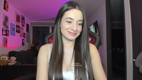 Snapshot of julidavila chatting on April 2026 01:43:01 AM Jeimy Help me to reach 100 thumbs up online show from April 2026 01:43:01 AM