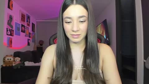 Snapshot of julidavila chatting on April 2026 11:10:02 PM Jeimy Help me to reach 100 thumbs up online show from April 2026 11:10:02 PM