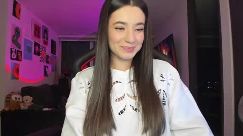 Snapshot of julidavila chatting on April 2026 12:57:01 AM Jeimy Help me to reach 100 thumbs up online show from April 2026 12:57:01 AM