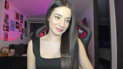 Snapshot of julidavila chatting on May 2026 12:49:01 AM Jeimy Help me to reach 100 thumbs up online show from May 2026 12:49:01 AM