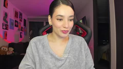 Snapshot of julidavila chatting on May 2026 12:38:02 AM Jeimy Help me to reach 100 thumbs up online show from May 2026 12:38:02 AM