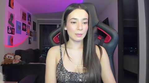 Snapshot of julidavila chatting on May 2026 01:13:01 AM Jeimy Help me to reach 100 thumbs up online show from May 2026 01:13:01 AM