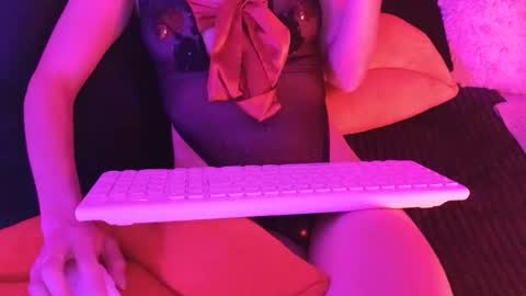 Julie-Game online show from December 2025 10:51:01 PM