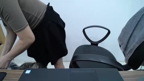 julie9x online show from November 2025 08:31:02 AM