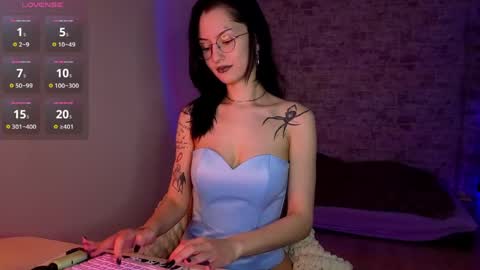 Snapshot of julie__rayls chatting on May 2026 09:00:02 PM see u next time 1700 UTC 0 3 online show from May 2026 09:00:02 PM