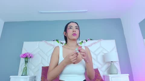 Snapshot of julie_bennet chatting on March 2025 08:00:01 AM Juliet Bennet online show from March 2025 08:00:01 AM