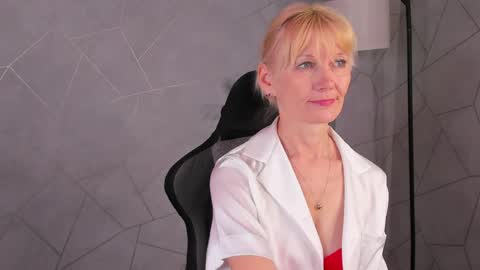 Julie Lucasss online show from May 2026 11:34:04 PM