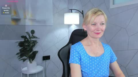 Snapshot of julie_lucasss chatting on June 2026 12:24:01 AM Julie Lucasss online show from June 2026 12:24:01 AM
