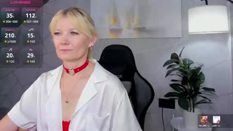 Snapshot of julie_lucasss chatting on July 2026 12:28:01 AM Julie Lucasss online show from July 2026 12:28:01 AM