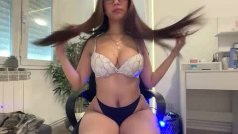 Julie online show from May 2026 07:05:01 AM