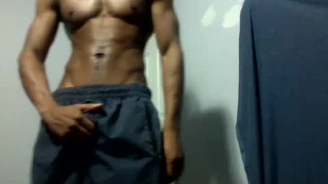 Snapshot of julienlongg chatting on February 2025 06:02:01 AM Julien online show from February 2025 06:02:01 AM