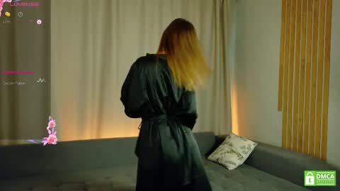 Snapshot of julieqt chatting on October 2025 04:52:01 PM julieqt online show from October 2025 04:52:01 PM