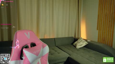 Snapshot of julieqt chatting on November 2025 04:40:02 PM julieqt online show from November 2025 04:40:02 PM