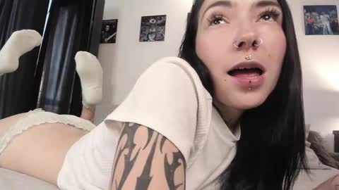 juliet_sourire online show from February 2025 05:44:01 PM