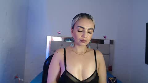 julieta__fox_ online show from February 2025 02:51:01 AM