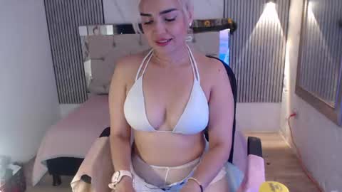 Snapshot of julieta__fox_ chatting on July 2026 08:14:01 PM julieta__fox_ online show from July 2026 08:14:01 PM