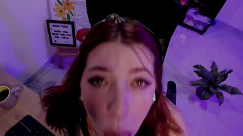 Snapshot of julieta_alves chatting on June 2026 10:50:02 AM July online show from June 2026 10:50:02 AM