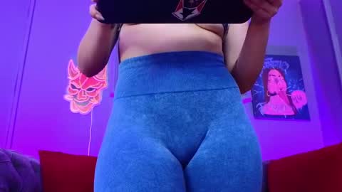 Snapshot of julieta_russell chatting on December 2024 12:38:01 PM Julieta online show from December 2024 12:38:01 PM