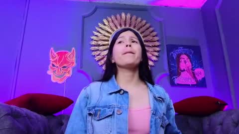 Snapshot of julieta_russell chatting on December 2024 11:48:01 AM Julieta online show from December 2024 11:48:01 AM