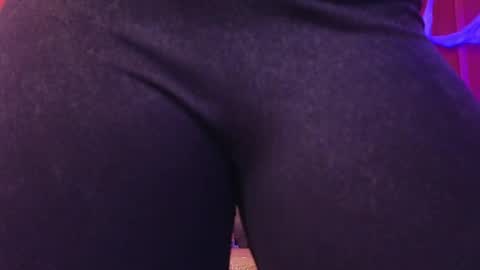 Snapshot of julieta_russell chatting on October 2025 12:05:02 PM Julieta online show from October 2025 12:05:02 PM