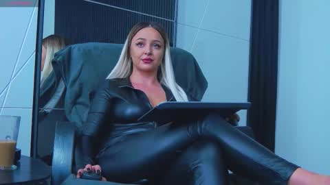 Julia online show from October 2025 09:21:02 AM