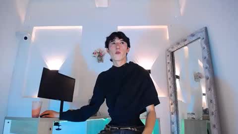jullian online show from May 2026 08:47:02 PM