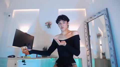 jullian online show from May 2026 01:56:01 AM