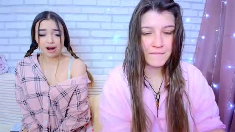 Snapshot of jullymood chatting on February 2026 08:35:01 AM DoubleCherry online show from February 2026 08:35:01 AM