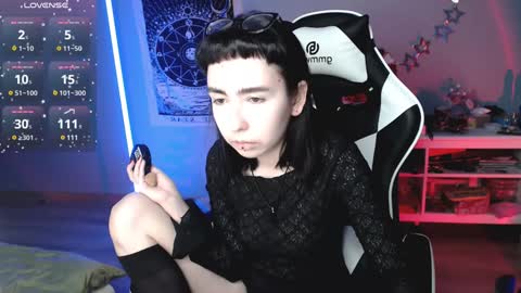 Snapshot of julscinamon chatting on January 2025 06:59:02 PM Baroness Von Cringe online show from January 2025 06:59:02 PM