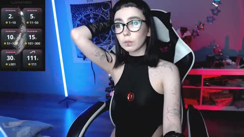 Snapshot of julscinamon chatting on January 2025 06:38:01 PM Baroness Von Cringe online show from January 2025 06:38:01 PM