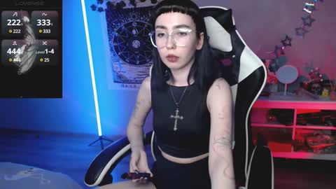 Snapshot of julscinamon chatting on January 2025 07:49:02 PM Baroness Von Cringe online show from January 2025 07:49:02 PM