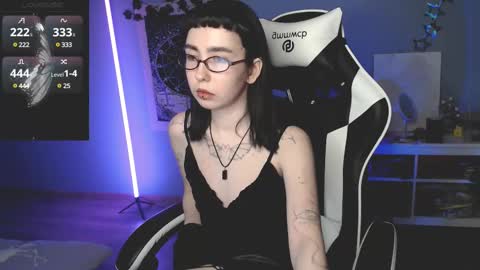 Snapshot of julscinamon chatting on February 2025 06:44:01 PM Baroness Von Cringe online show from February 2025 06:44:01 PM