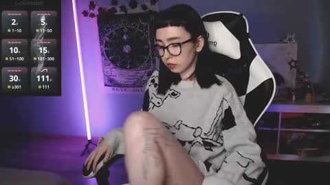 Snapshot of julscinamon chatting on March 2025 04:24:01 PM Baroness Von Cringe online show from March 2025 04:24:01 PM