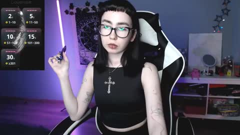 Snapshot of julscinamon chatting on March 2025 04:55:01 PM Baroness Von Cringe online show from March 2025 04:55:01 PM