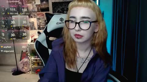 Snapshot of julscinamon chatting on September 2025 03:56:01 PM Baroness Von Cringe online show from September 2025 03:56:01 PM