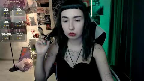 Snapshot of julscinamon chatting on September 2025 05:48:01 PM Baroness Von Cringe online show from September 2025 05:48:01 PM