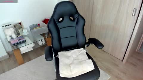 Snapshot of july_correa chatting on September 2025 10:57:02 PM july_correa online show from September 2025 10:57:02 PM