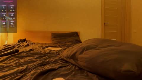 Hloya online show from February 2026 07:43:01 PM