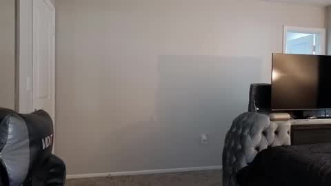 julyclb online show from April 2026 10:25:02 PM