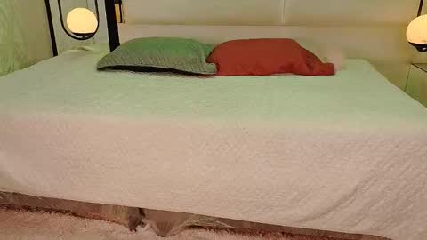 junecollins online show from March 2026 10:02:02 PM