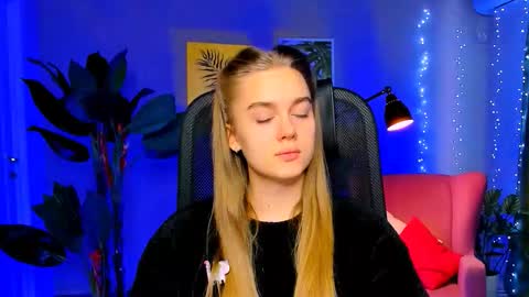 Snapshot of junewoods chatting on January 2026 08:08:01 AM junewoods online show from January 2026 08:08:01 AM