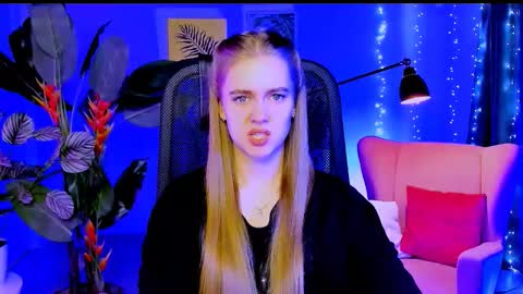 Snapshot of junewoods chatting on March 2026 07:25:02 AM junewoods online show from March 2026 07:25:02 AM